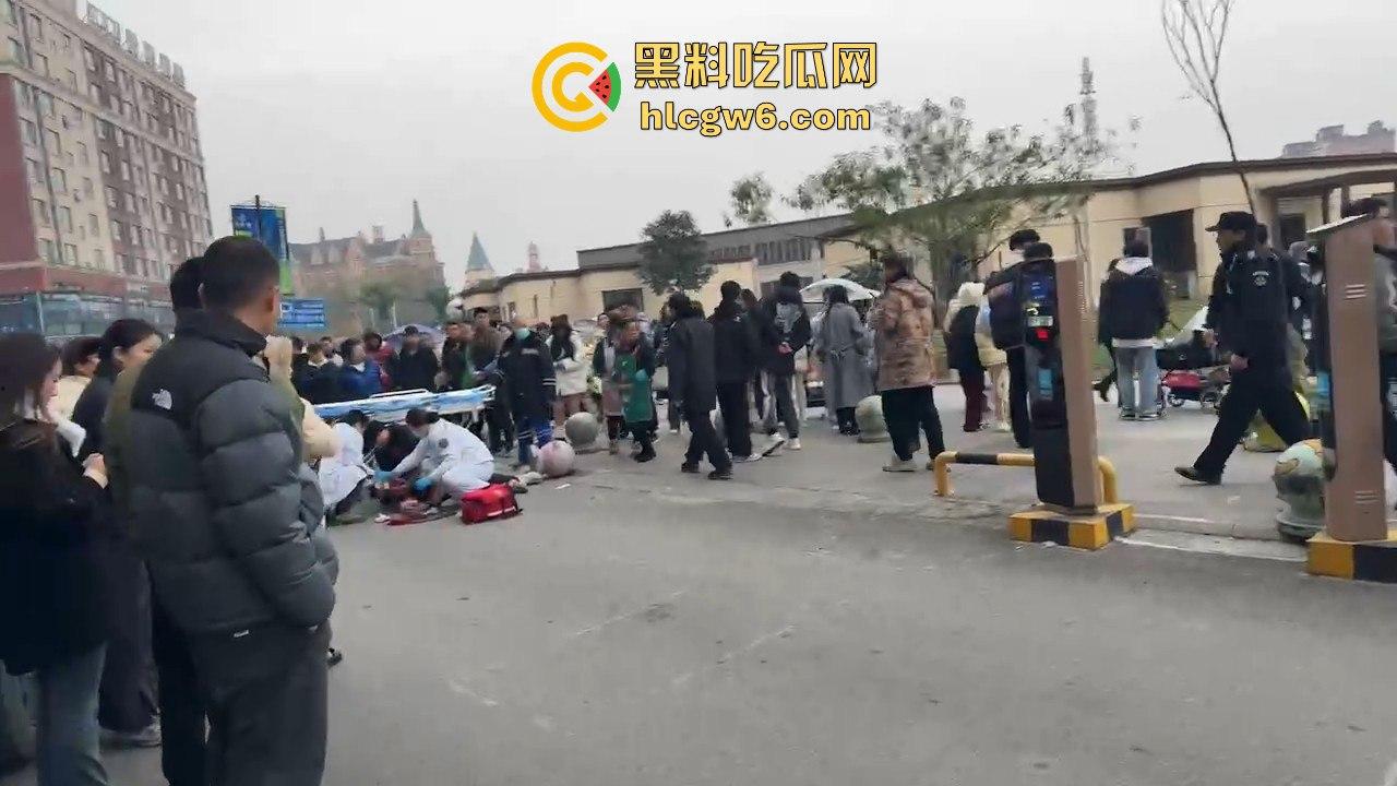 四川学生逃课无证驾驶试驾车!撞石墩脑袋开瓢,出了事不反思反怪学校和车行,家长操作直接让人无语!-8