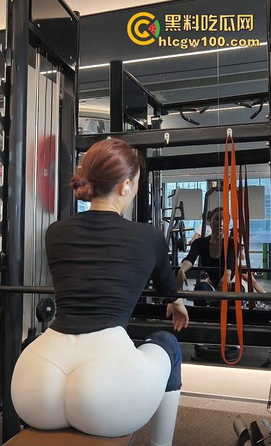 抖音50万粉健身网红【健身小猫】不雅视频泄露,线下陪金主爸爸玩花样,健身身材劲爆,淫技独道玩到喷射不停!-2