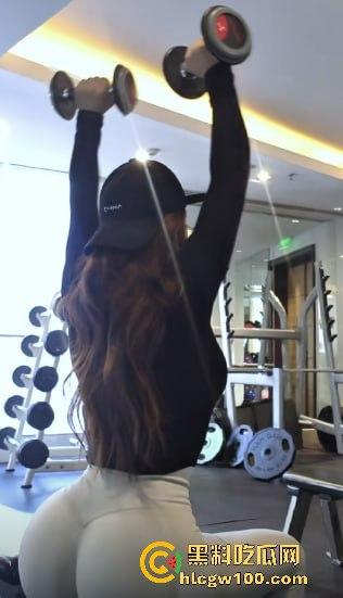 抖音50万粉健身网红【健身小猫】不雅视频泄露,线下陪金主爸爸玩花样,健身身材劲爆,淫技独道玩到喷射不停!-10