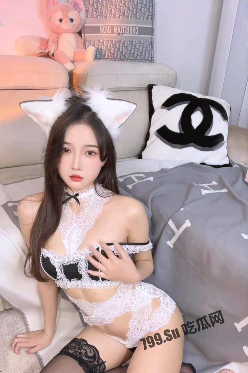 微博 「小奶瓶」 超美清纯女神 情趣套装私拍福利 揉胸摸逼-5