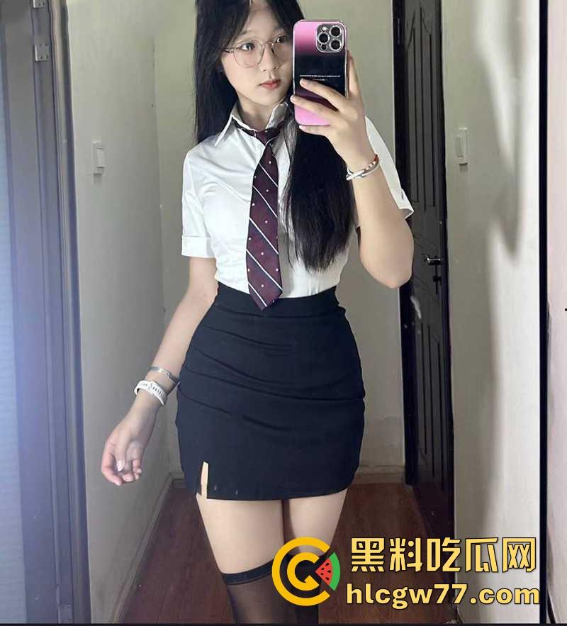 山东师范大学校花【郭心雨】性爱视频流出,黑丝母狗约炮健身教练 超级大长腿诱惑十足!-3