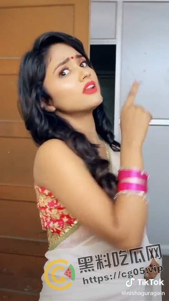印度淫娃!Tiktok INS 印度网红 【妮莎】【NishGuragain】和男朋友性爱自拍流出 咖喱味的极品美女-8