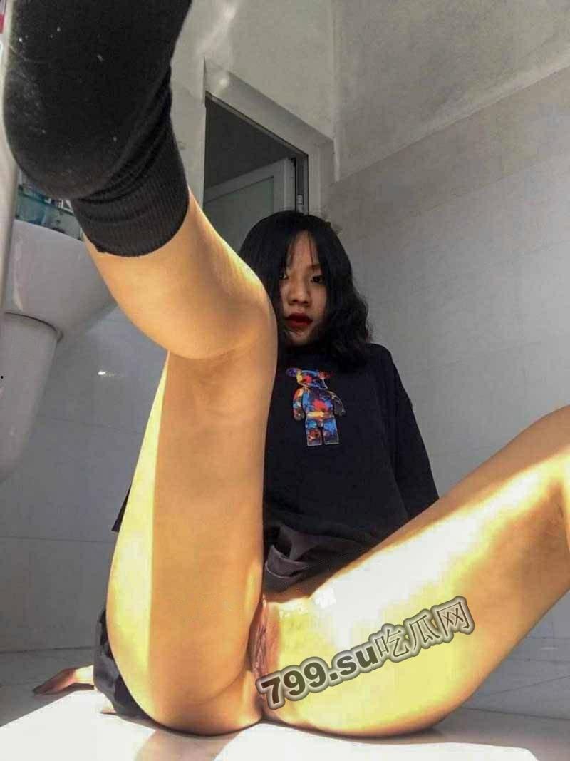 【精品泄密】越南超嫩反差舞蹈系学生妹 巨乳马甲线身材超棒 大量私拍流出-3