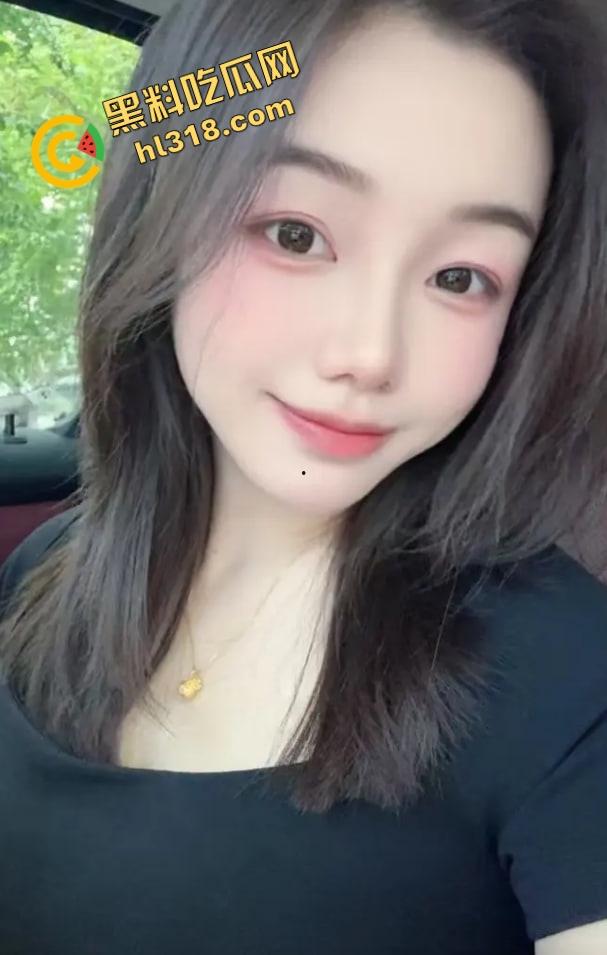 小学女教师讲台自慰,真空大黑逼插笔作妖,手都捏麻了还舍不得停,学生作业还没改完自己先高潮!-2