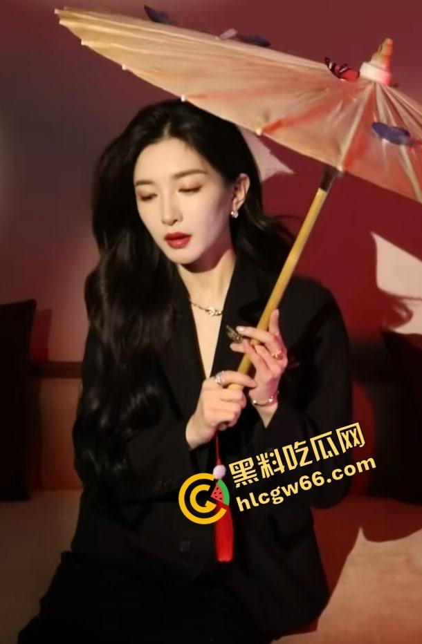 这哥们吃得太好了吧?找了个长得跟江疏影撞脸的美少妇,现场抹油撸管伺候,40来岁还能这么骚!-4