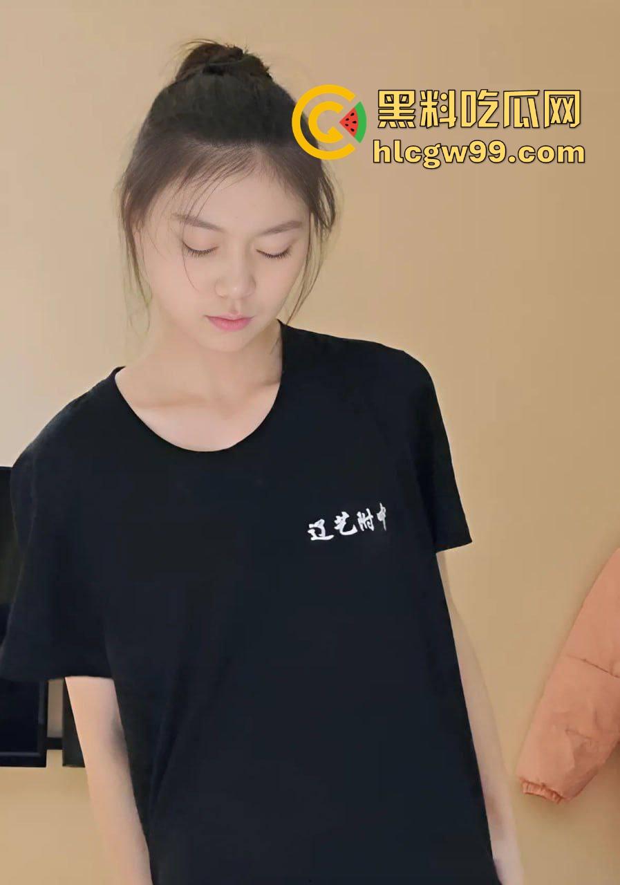 辽宁艺术附中艺术生『赵悦月』刚下课就被金主爸爸骗进酒店,洗个澡就开腿小怪兽开逼,艺术生的逼就是紧!-1