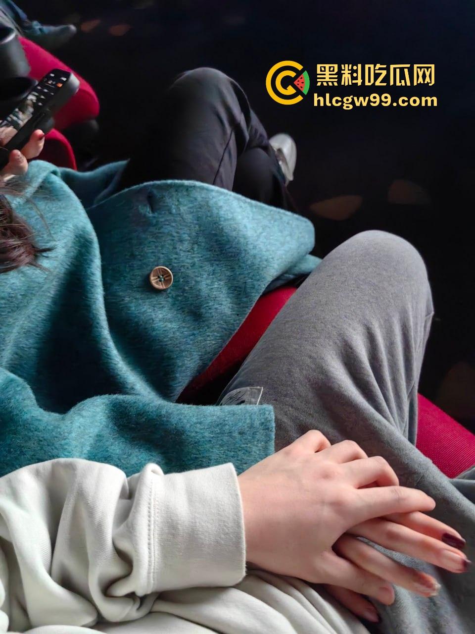 在校男大第二弹,男大生调教界教父,专攻女大学生和年轻女教师,一个月换一个,堪称约啪界劳模!-6