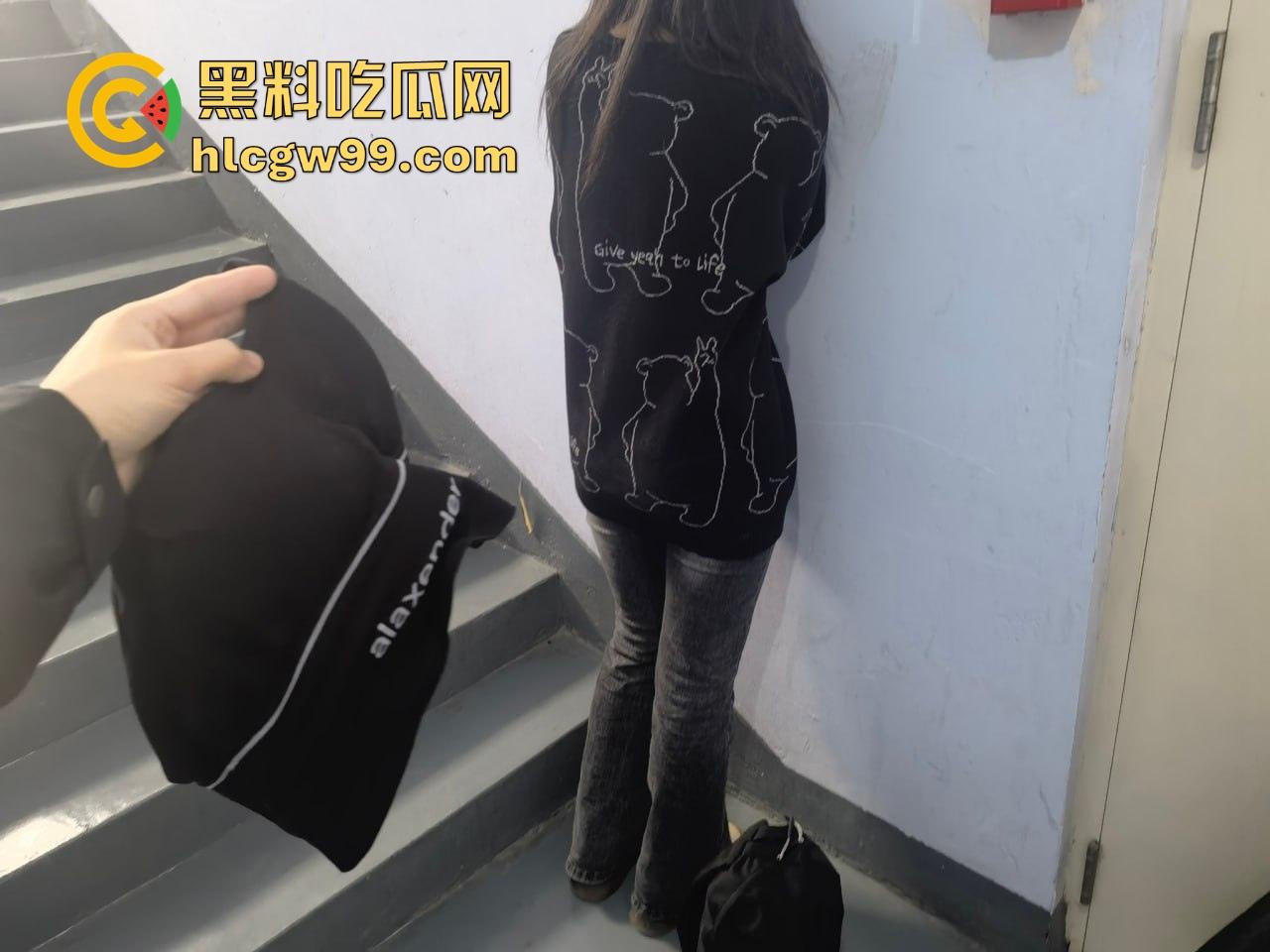 在校男大第二弹,男大生调教界教父,专攻女大学生和年轻女教师,一个月换一个,堪称约啪界劳模!-12