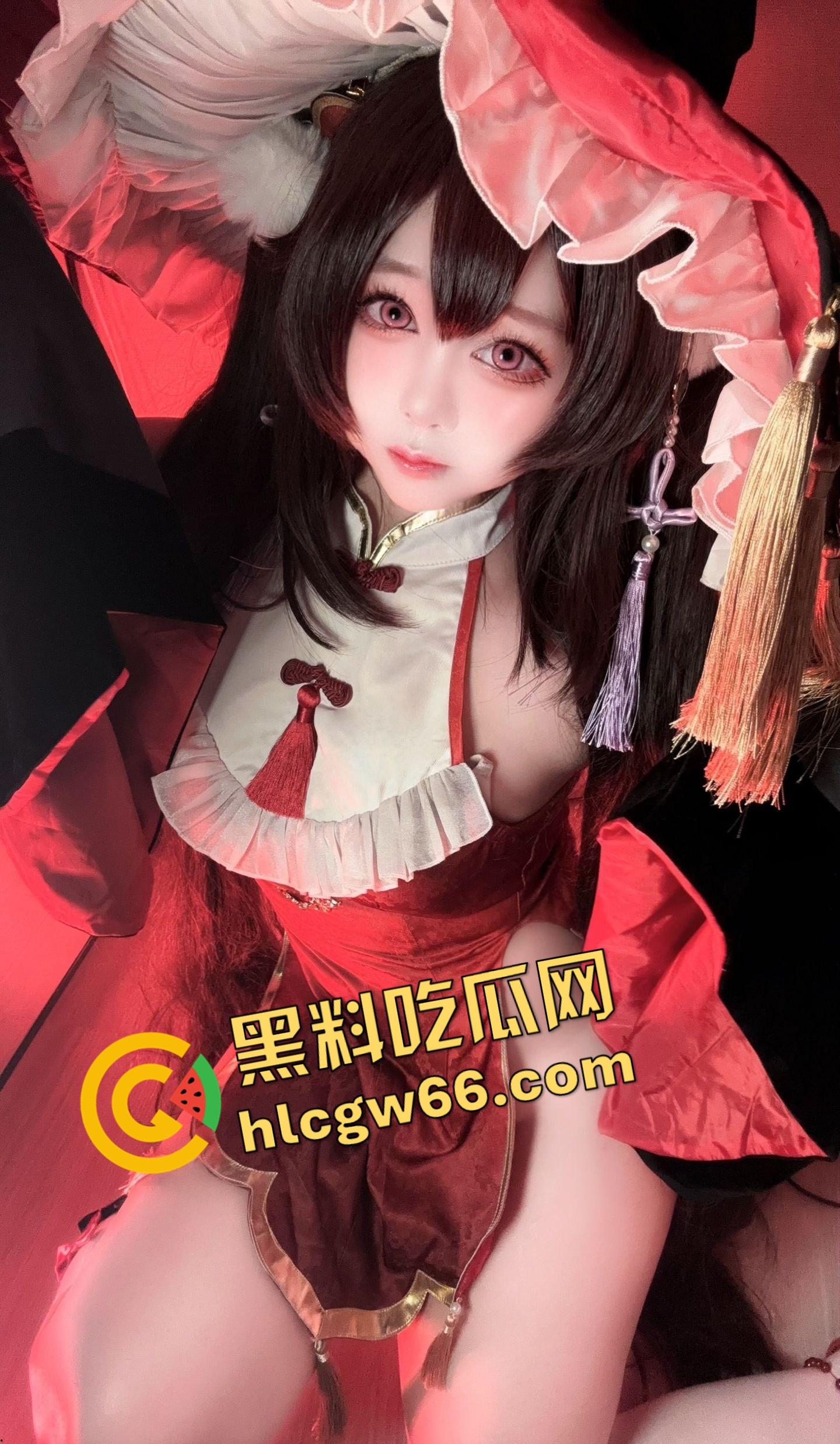 广州漫展COS圈疯批妹子,掰腿窗边榨精,操几下就射,事后还掰逼录像看精液流出来!-3