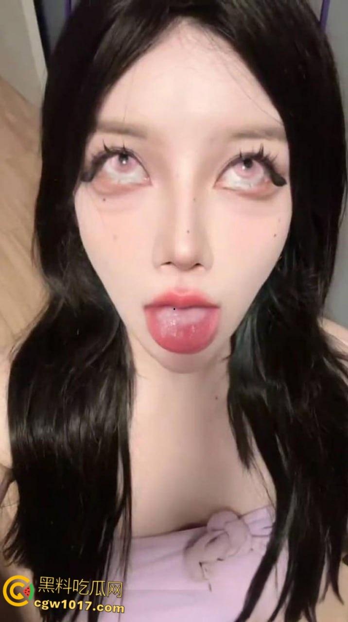 抖音高颜值网红【喵酱】,各种情趣制服狗链缠脖,口交假屌喝奶溢出白浊,淫荡阿黑颜诱惑十足!-2