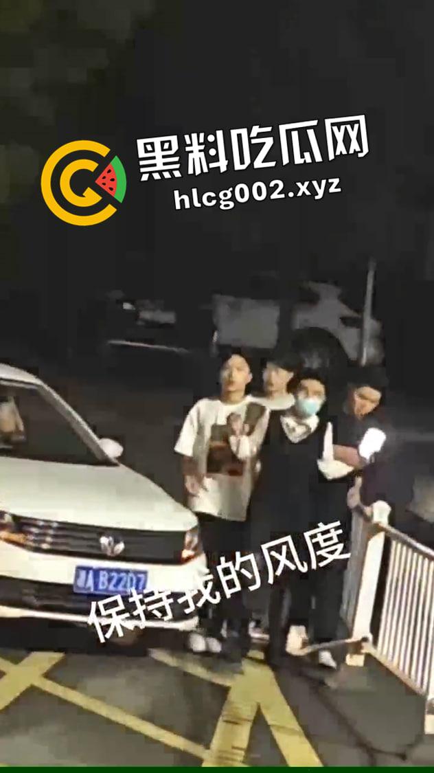 湖南长沙职业技术学院 男扮女装进女生宿舍猥亵 被抓到当众处刑 这就是大屌萌妹吗-4