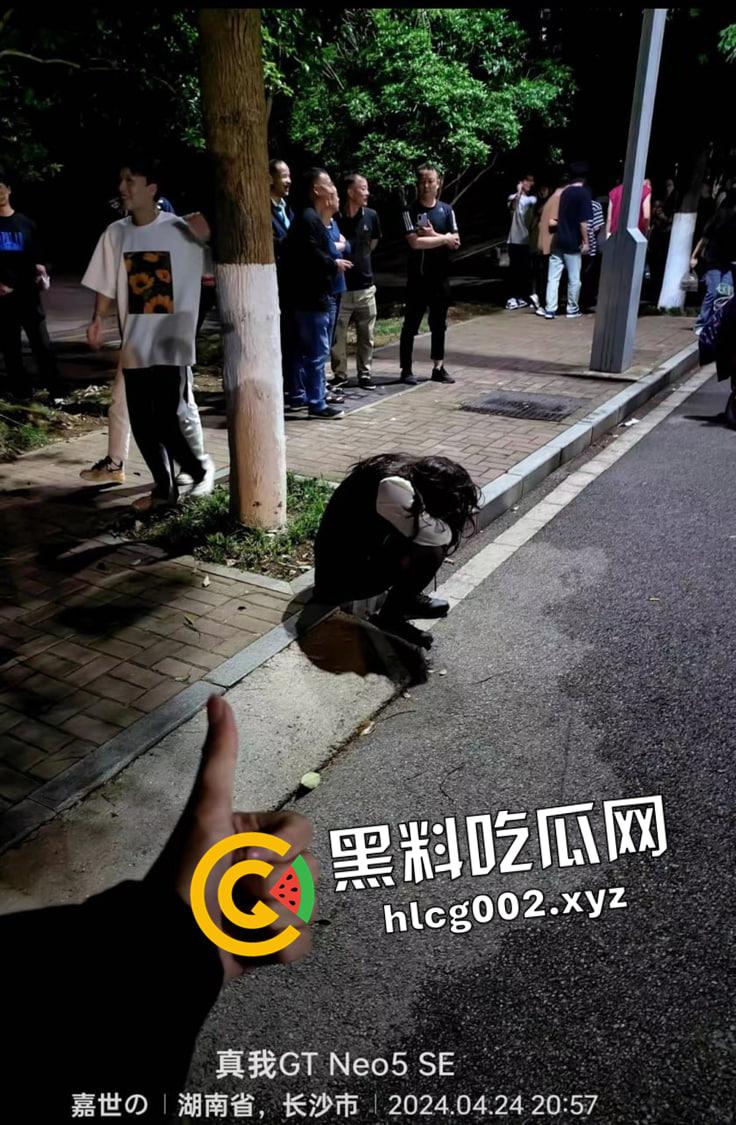 湖南长沙职业技术学院 男扮女装进女生宿舍猥亵 被抓到当众处刑 这就是大屌萌妹吗-6